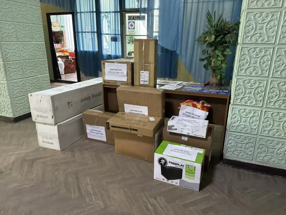 Владимирская область передала в Кировский культурно-досуговый комплекс гуманитарную помощь Владимирская область передала в Кировский культурно-досуговый комплекс гуманитарную помощь