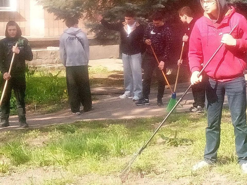 18 апреля, в рамках мероприятий по благоустройству в весенний период были организованы и выполнены работы по сбору видимого мусора, уборке от смета и наносов грунта проезжей части силами Государственного бюджетного... 18 апреля, в рамках мероприятий по благоустройству в весенний период были организованы и выполнены работы по сбору видимого мусора, уборке от смета и наносов грунта проезжей части силами Государственного бюджетного...