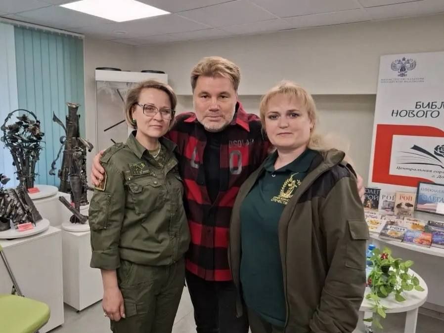 В рамках работы Центра популяризации русского языка и культуры «Русское слово» Центральная городская библиотека для взрослых города Донецка провела творческую встречу с Олегом Роем — известным писателем, сценаристом и... В рамках работы Центра популяризации русского языка и культуры «Русское слово» Центральная городская библиотека для взрослых города Донецка провела творческую встречу с Олегом Роем — известным писателем, сценаристом и...