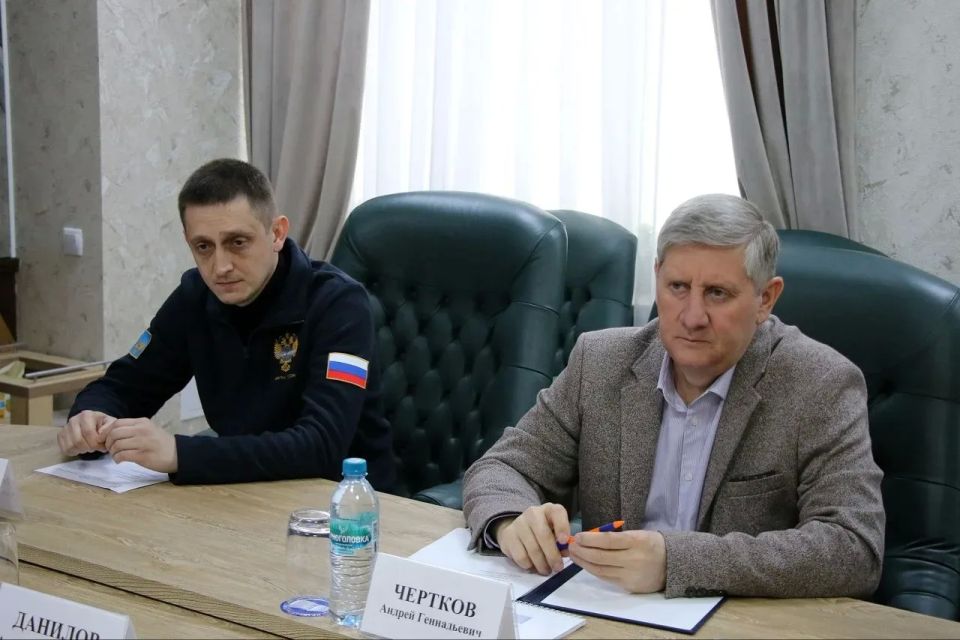 Провел рабочую встречу с руководителем Федерального агентства железнодорожного транспорта Александром Сахаровым Провел рабочую встречу с руководителем Федерального агентства железнодорожного транспорта Александром Сахаровым