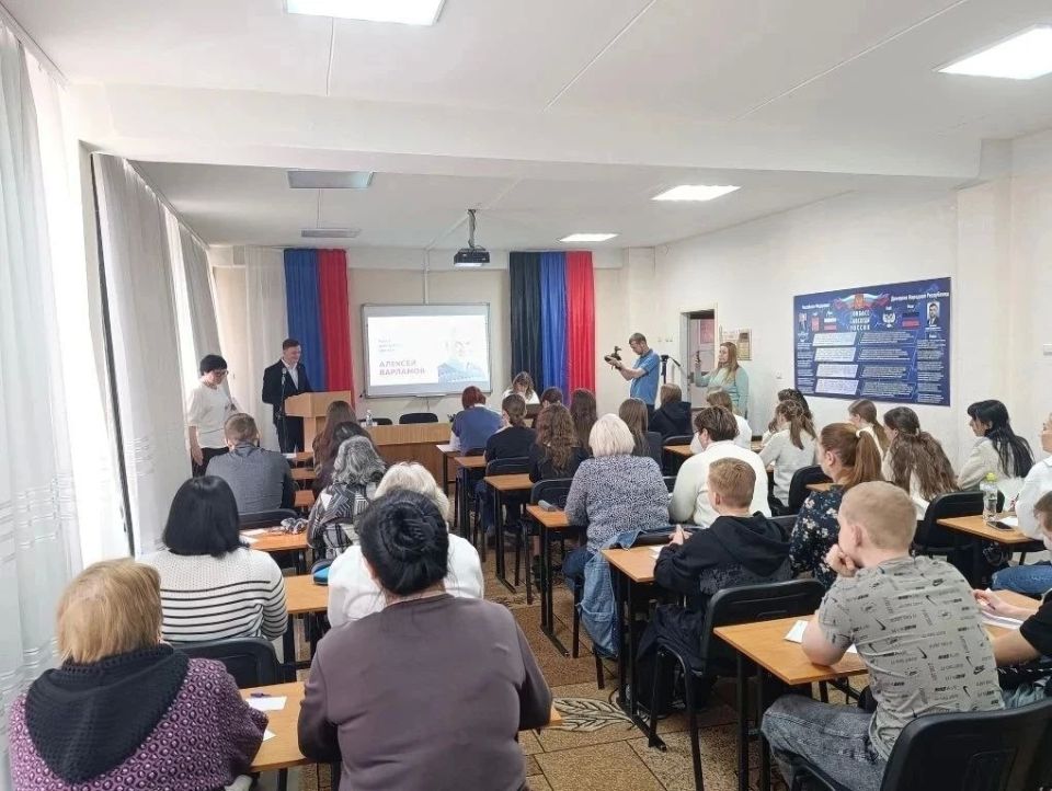 Горловчане приняли участие в Тотальном диктанте Горловчане приняли участие в Тотальном диктанте