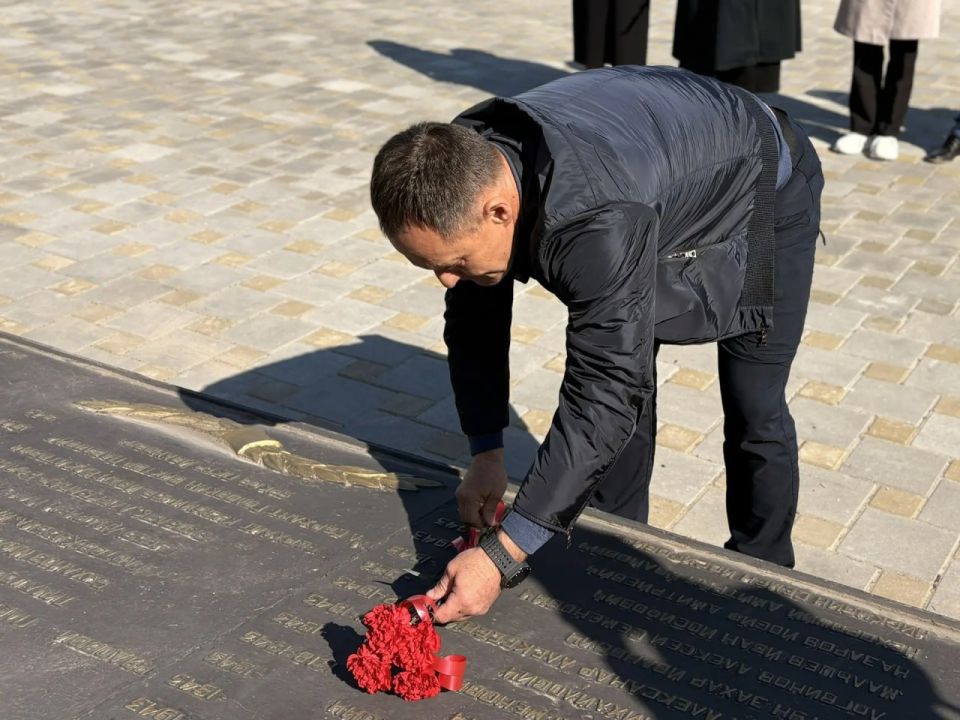 Вчера, 19 апреля, в День памяти жертв геноцида советского народа, совершённого нацистами и их пособниками в период Великой Отечественной войны 1941–1945 годов, ВРИП секретаря Ясиноватского местного отделения партии «Единая... Вчера, 19 апреля, в День памяти жертв геноцида советского народа, совершённого нацистами и их пособниками в период Великой Отечественной войны 1941–1945 годов, ВРИП секретаря Ясиноватского местного отделения партии «Единая...