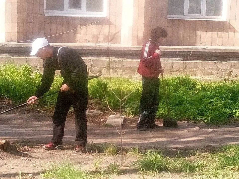 18 апреля, в рамках мероприятий по благоустройству в весенний период были организованы и выполнены работы по сбору видимого мусора, уборке от смета и наносов грунта проезжей части силами Государственного бюджетного... 18 апреля, в рамках мероприятий по благоустройству в весенний период были организованы и выполнены работы по сбору видимого мусора, уборке от смета и наносов грунта проезжей части силами Государственного бюджетного...