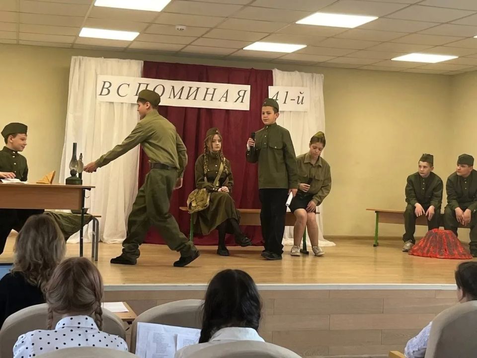 «Дети — детям»: в Мангушской школе №2 оживили память о 41-м «Дети — детям»: в Мангушской школе №2 оживили память о 41-м