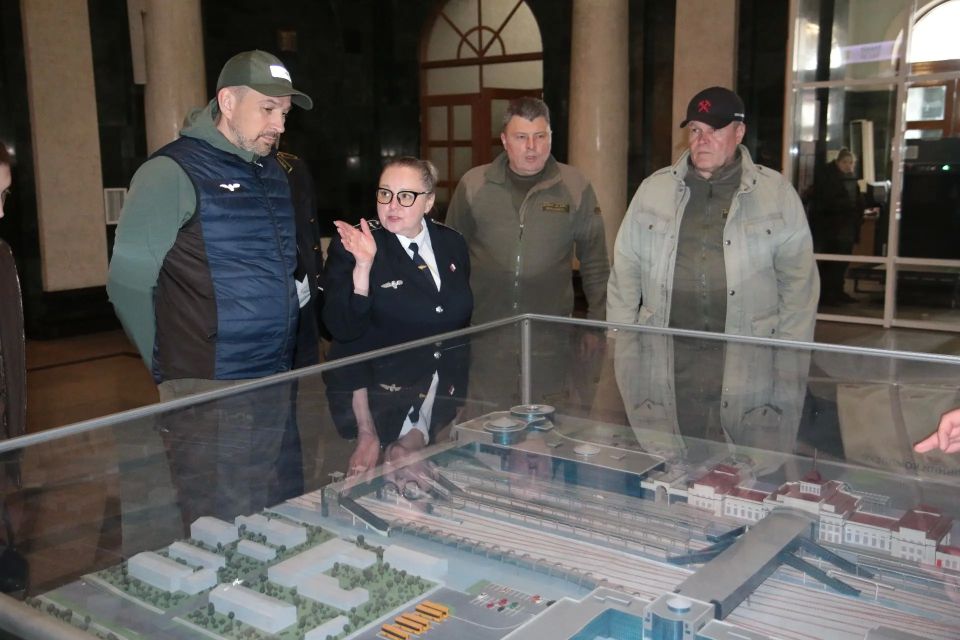 Александр Сахаров проинспектировал ход восстановительных работ на сети ЖДН Александр Сахаров проинспектировал ход восстановительных работ на сети ЖДН