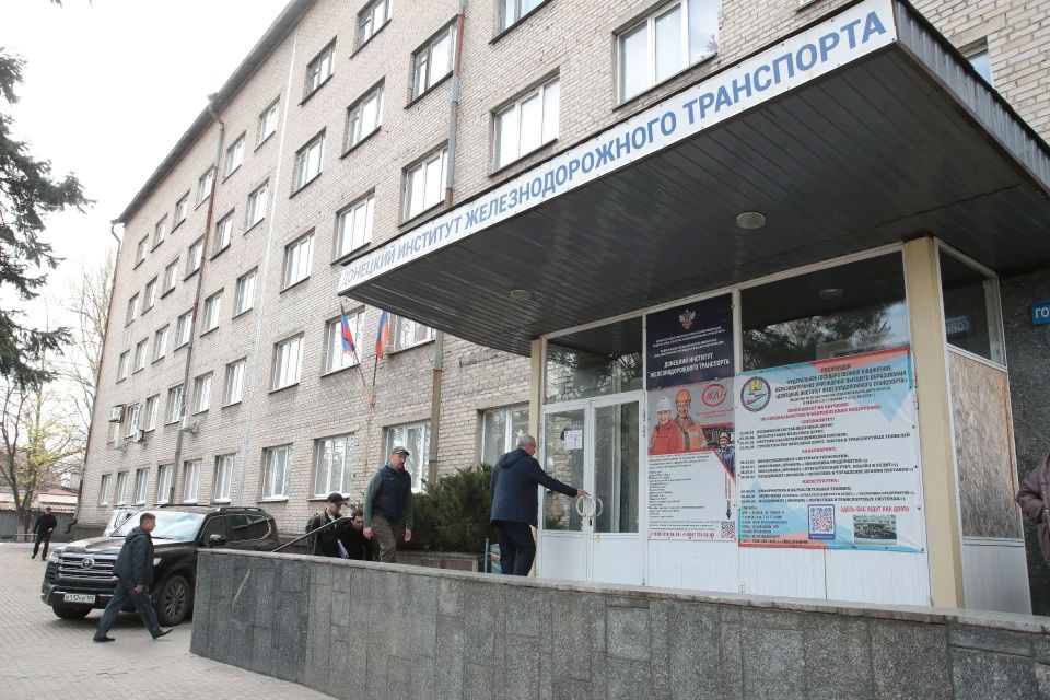 Александр Сахаров проинспектировал ход восстановительных работ на сети ЖДН Александр Сахаров проинспектировал ход восстановительных работ на сети ЖДН