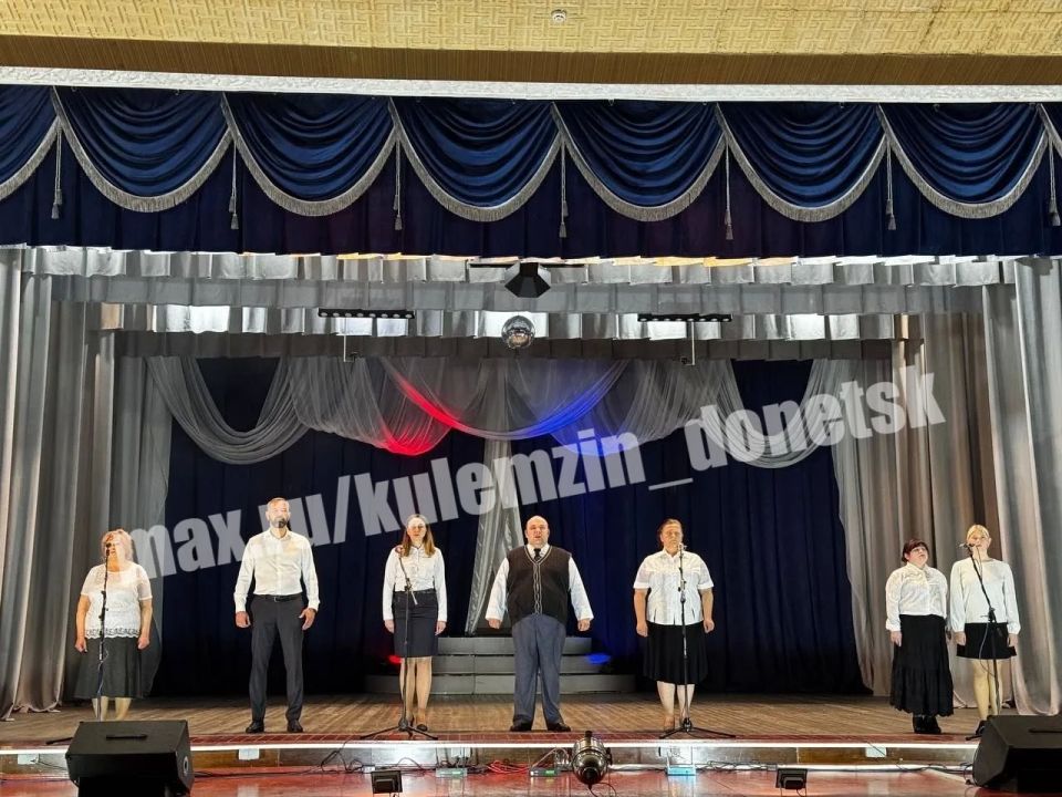 Дворец культуры «Юбилейный» стал эпицентром культурной жизни города, приняв отчетный концерт «В кругу своих: Праздник единства!» Дворец культуры «Юбилейный» стал эпицентром культурной жизни города, приняв отчетный концерт «В кругу своих: Праздник единства!»