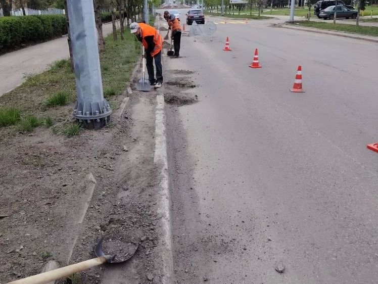 В Шахтерском округе проводят работы содержанию улично-дорожной сети В Шахтерском округе проводят работы содержанию улично-дорожной сети