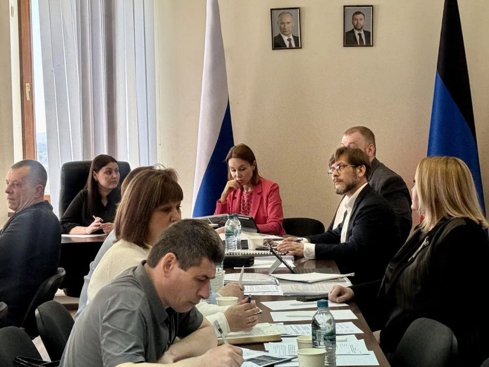В Минстрое ДНР обсудили будущее городов и посёлков региона В Минстрое ДНР обсудили будущее городов и посёлков региона