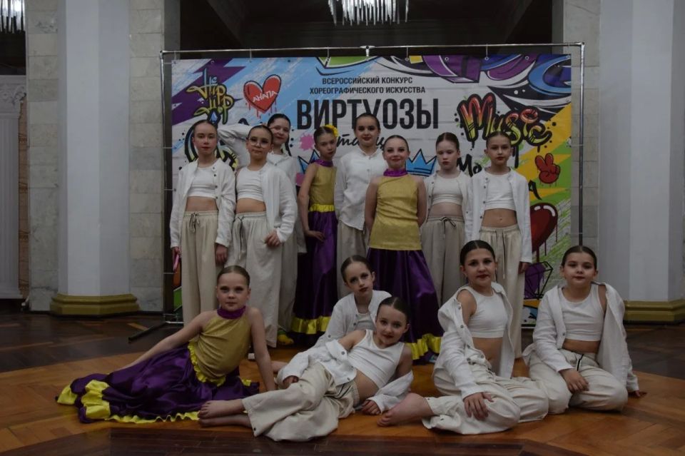 ВИРТУОЗЫ ТАНЦА. 19 апреля коллектив современного танца «Тэмпл-данс» принял участие в юбилейном X Всероссийском конкурсе хореографического искусства «Виртуозы танца» ВИРТУОЗЫ ТАНЦА. 19 апреля коллектив современного танца «Тэмпл-данс» принял участие в юбилейном X Всероссийском конкурсе хореографического искусства «Виртуозы танца»