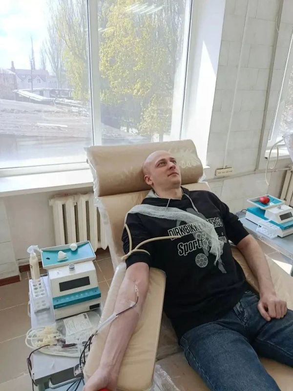 В Никитовском внутригородском районе города Горловка была проведена акция «Сдай кровь – спаси жизнь», приуроченная к Национальному дню донора В Никитовском внутригородском районе города Горловка была проведена акция «Сдай кровь – спаси жизнь», приуроченная к Национальному дню донора