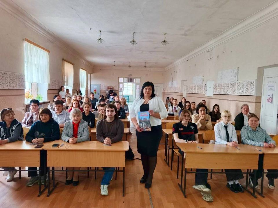 Сегодня в России проходит ставшая уже традиционной акция «Тотальный диктант» — общественный некоммерческий проект, который объединяет всех, кто любит и ценит русский язык Сегодня в России проходит ставшая уже традиционной акция «Тотальный диктант» — общественный некоммерческий проект, который объединяет всех, кто любит и ценит русский язык