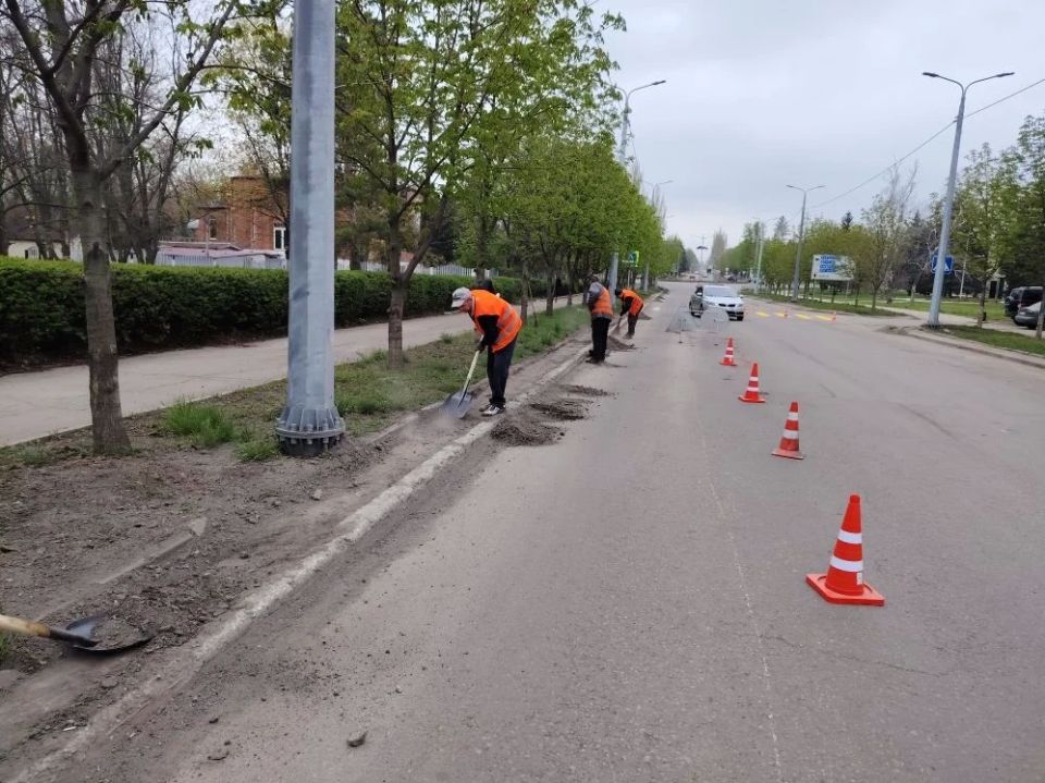 В Шахтерском округе проводят работы содержанию улично-дорожной сети В Шахтерском округе проводят работы содержанию улично-дорожной сети