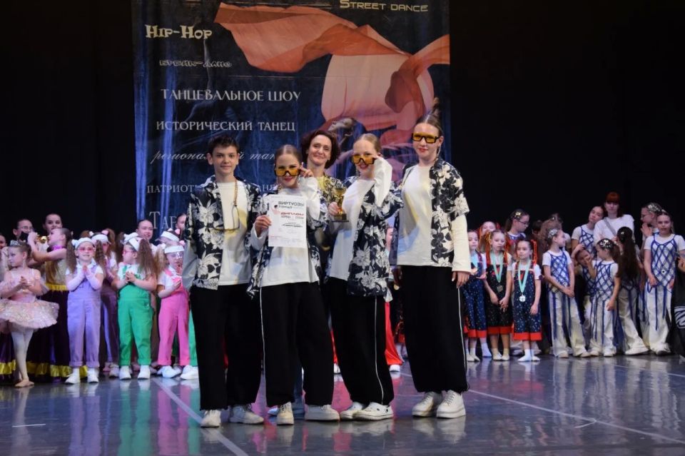 ВИРТУОЗЫ ТАНЦА. 19 апреля коллектив современного танца «Тэмпл-данс» принял участие в юбилейном X Всероссийском конкурсе хореографического искусства «Виртуозы танца» ВИРТУОЗЫ ТАНЦА. 19 апреля коллектив современного танца «Тэмпл-данс» принял участие в юбилейном X Всероссийском конкурсе хореографического искусства «Виртуозы танца»
