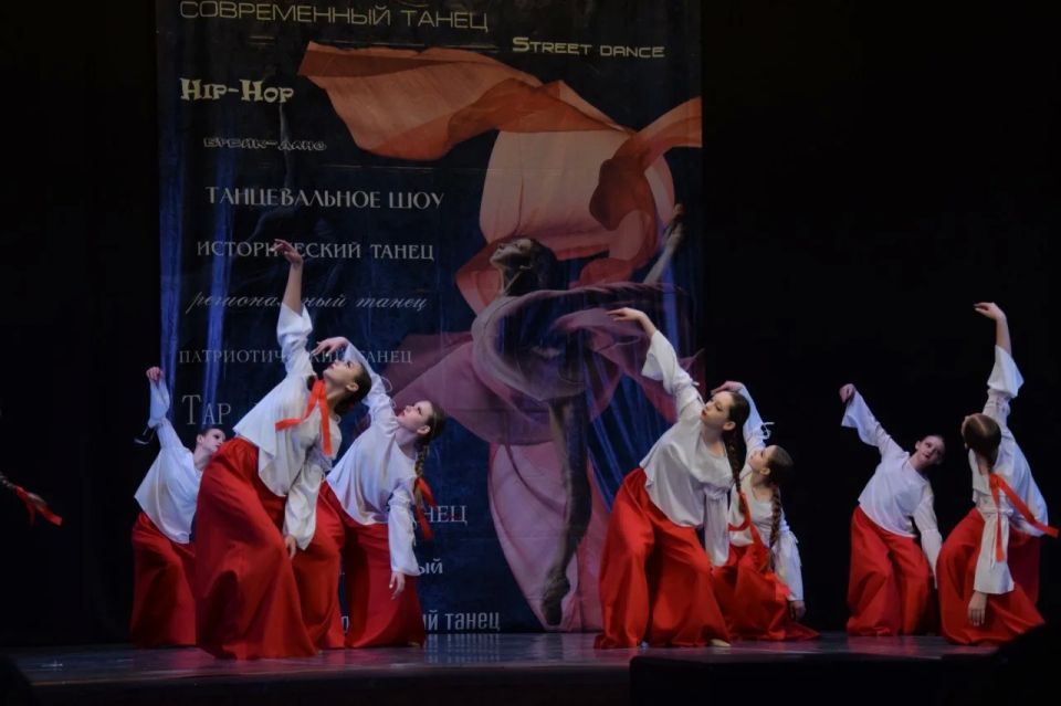 ВИРТУОЗЫ ТАНЦА. 19 апреля коллектив современного танца «Тэмпл-данс» принял участие в юбилейном X Всероссийском конкурсе хореографического искусства «Виртуозы танца» ВИРТУОЗЫ ТАНЦА. 19 апреля коллектив современного танца «Тэмпл-данс» принял участие в юбилейном X Всероссийском конкурсе хореографического искусства «Виртуозы танца»