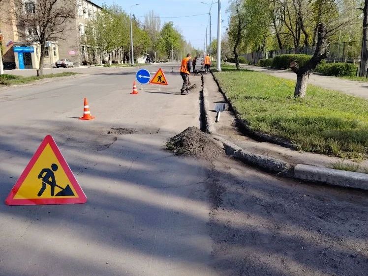 В Шахтерском округе проводят работы содержанию улично-дорожной сети В Шахтерском округе проводят работы содержанию улично-дорожной сети