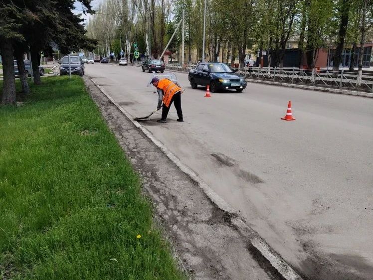 В Шахтерском округе проводят работы содержанию улично-дорожной сети В Шахтерском округе проводят работы содержанию улично-дорожной сети