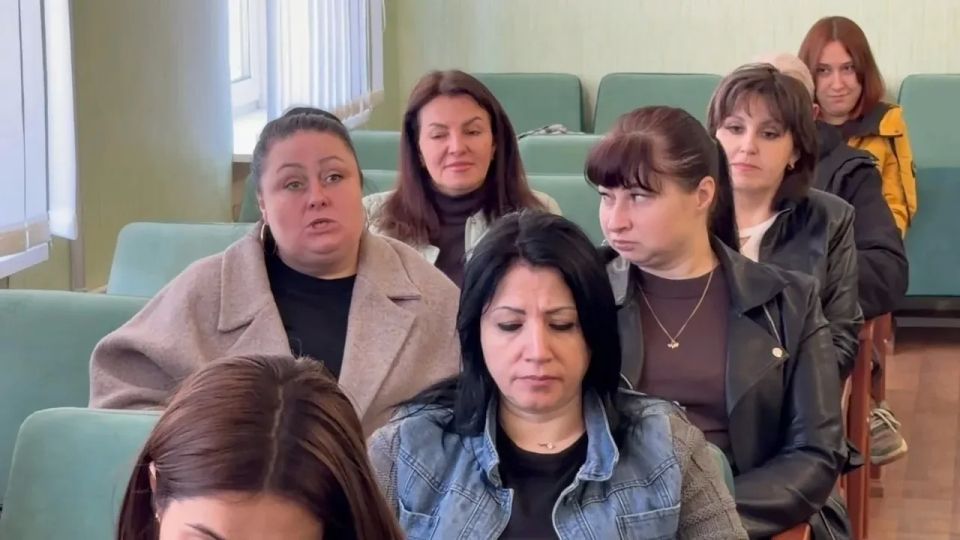 В Старобешевском округе прошел тренинг на тему: "Социальные проекты будущего" В Старобешевском округе прошел тренинг на тему: "Социальные проекты будущего"