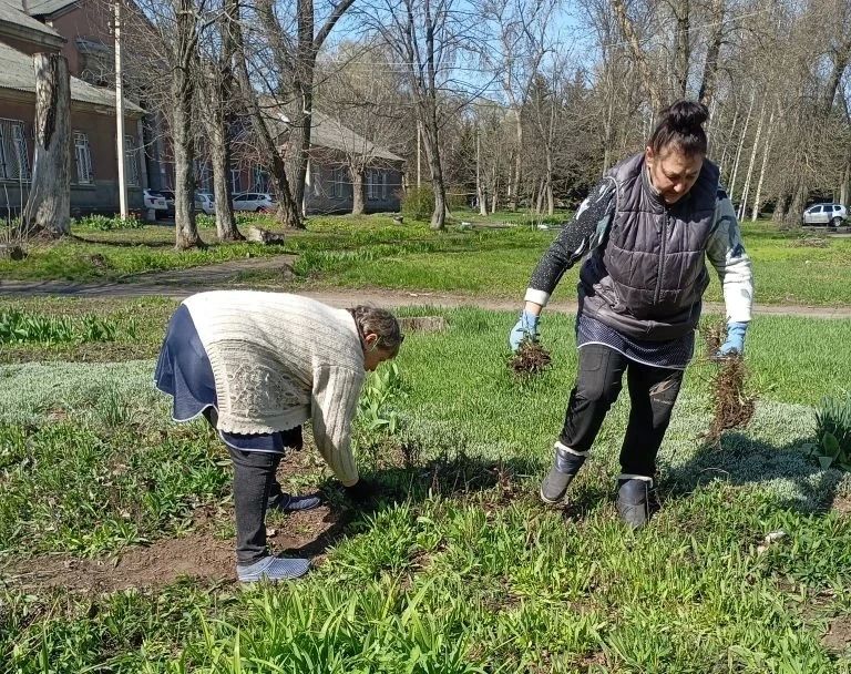 В рамках мероприятий по благоустройству в весенний период коллективом ГБУ ДНР «Городская поликлиника г.Макеевки» по бул. 8 Сентября проведены работы по благоустройству и наведению санитарного порядка на прилегающей территории В рамках мероприятий по благоустройству в весенний период коллективом ГБУ ДНР «Городская поликлиника г.Макеевки» по бул. 8 Сентября проведены работы по благоустройству и наведению санитарного порядка на прилегающей территории