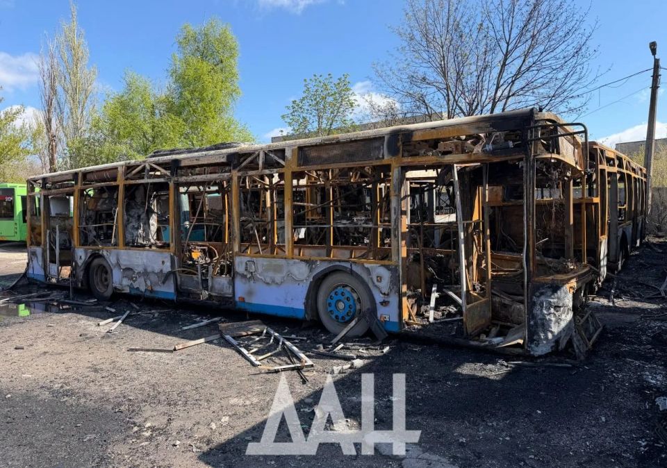 Под прицелом общественный транспорт: ВСУ атаковали беспилотниками автобусы в Горловке и Донецке Под прицелом общественный транспорт: ВСУ атаковали беспилотниками автобусы в Горловке и Донецке