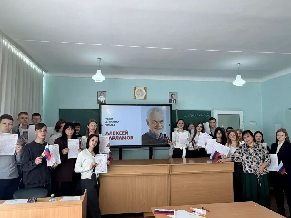 Жители Шахтерского округа присоединились к акции «Тотальный диктант» Жители Шахтерского округа присоединились к акции «Тотальный диктант»