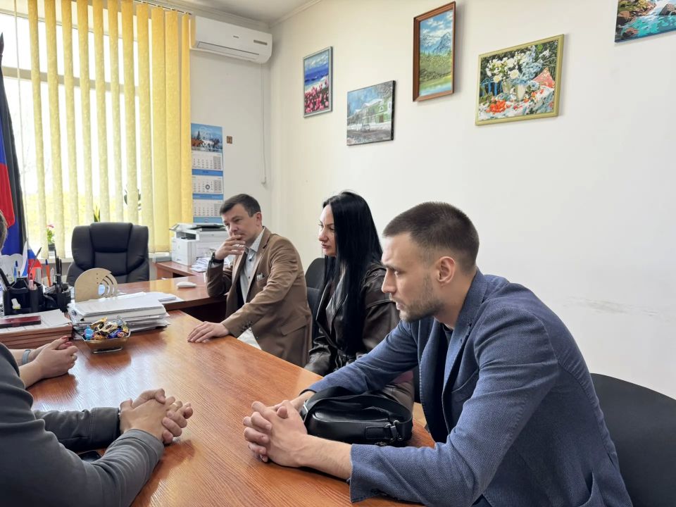 В Мангушский округ с визитом прибыли представители Благотворительного фонда «Дети мира» В Мангушский округ с визитом прибыли представители Благотворительного фонда «Дети мира»