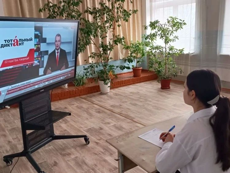Жители Шахтерского округа присоединились к акции «Тотальный диктант» Жители Шахтерского округа присоединились к акции «Тотальный диктант»