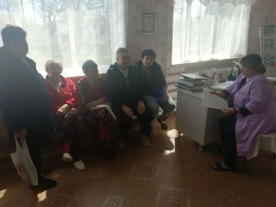 Сотрудники всех структурных подразделений Тельмановской ЦРБ продолжают проводить беседу с сотрудниками и с населением на тему: "Холера и ее профилактика" Сотрудники всех структурных подразделений Тельмановской ЦРБ продолжают проводить беседу с сотрудниками и с населением на тему: "Холера и ее профилактика"