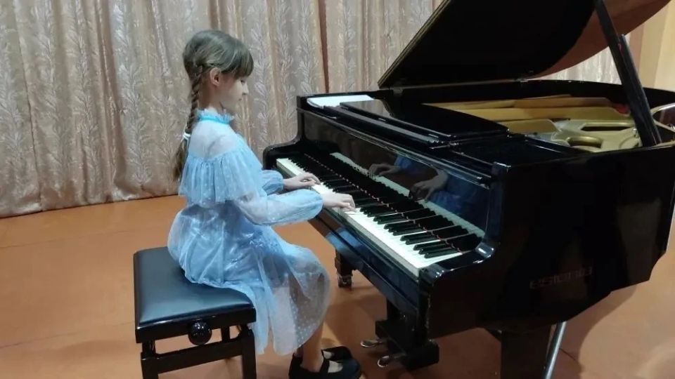 Сегодня, 20 апреля, в концертном зале Зугэсской школы искусств состоялась музыкальная гостиная «Удивительный мир С.С. Прокофьева» в рамках партийного проекта «Культура малой Родины» Сегодня, 20 апреля, в концертном зале Зугэсской школы искусств состоялась музыкальная гостиная «Удивительный мир С.С. Прокофьева» в рамках партийного проекта «Культура малой Родины»