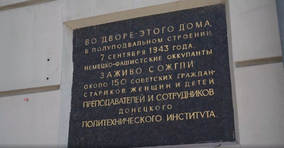 Сотрудники театра оперы и балета почтили память жертв нацизма Сотрудники театра оперы и балета почтили память жертв нацизма