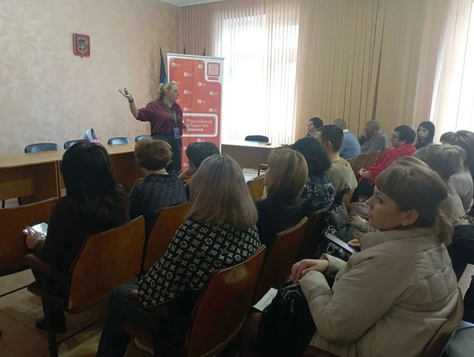 Сергей Ермаков: В школах и техникуме промышленности и сферы услуг городского округа Снежное Российское общество «Знание» провело серию просветительских мероприятий Сергей Ермаков: В школах и техникуме промышленности и сферы услуг городского округа Снежное Российское общество «Знание» провело серию просветительских мероприятий