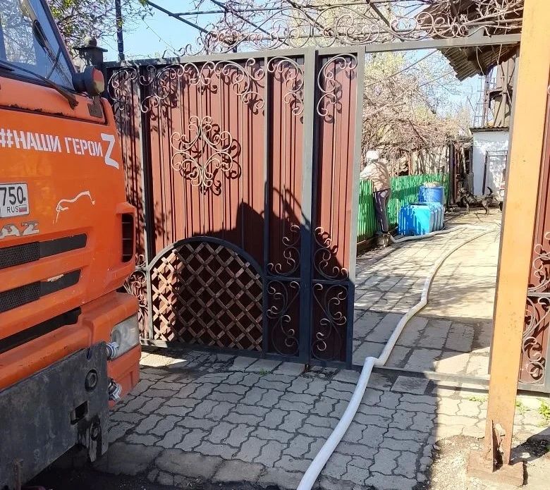В Кировском внутригородском районе при поддержке региона-шефа Московская область продолжается подвоз воды для жителей домов, в которые в установленный графиком день не поступила вода В Кировском внутригородском районе при поддержке региона-шефа Московская область продолжается подвоз воды для жителей домов, в которые в установленный графиком день не поступила вода