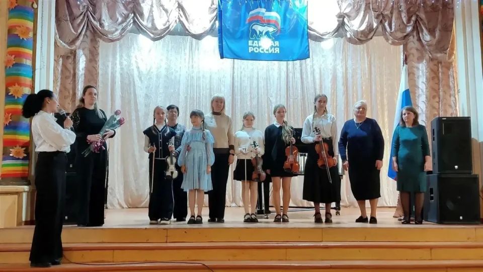 Сегодня, 20 апреля, в концертном зале Зугэсской школы искусств состоялась музыкальная гостиная «Удивительный мир С.С. Прокофьева» в рамках партийного проекта «Культура малой Родины» Сегодня, 20 апреля, в концертном зале Зугэсской школы искусств состоялась музыкальная гостиная «Удивительный мир С.С. Прокофьева» в рамках партийного проекта «Культура малой Родины»