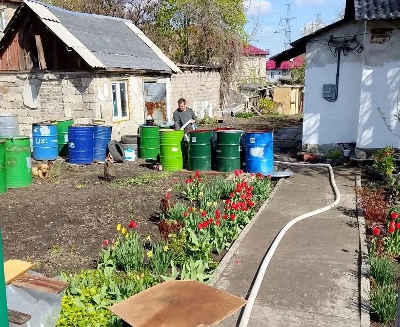 В Кировском внутригородском районе при поддержке региона-шефа Московская область продолжается подвоз воды для жителей домов, в которые в установленный графиком день не поступила вода В Кировском внутригородском районе при поддержке региона-шефа Московская область продолжается подвоз воды для жителей домов, в которые в установленный графиком день не поступила вода