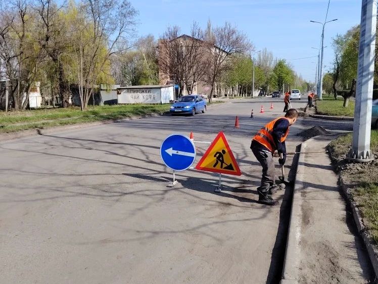 В Шахтерском округе проводят работы содержанию улично-дорожной сети В Шахтерском округе проводят работы содержанию улично-дорожной сети