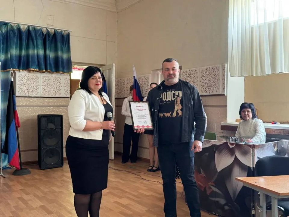 Сегодня в России проходит ставшая уже традиционной акция «Тотальный диктант» — общественный некоммерческий проект, который объединяет всех, кто любит и ценит русский язык Сегодня в России проходит ставшая уже традиционной акция «Тотальный диктант» — общественный некоммерческий проект, который объединяет всех, кто любит и ценит русский язык