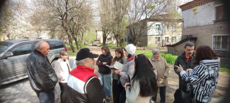 Михаил Меренков: Заместитель руководителя Управы Буденновского внутригородского района Администрации городского округа Донецк Геннадий Хоменок, совместно с депутатом Донецкого городского совета Татьяной Жуковой в рамках... Михаил Меренков: Заместитель руководителя Управы Буденновского внутригородского района Администрации городского округа Донецк Геннадий Хоменок, совместно с депутатом Донецкого городского совета Татьяной Жуковой в рамках...