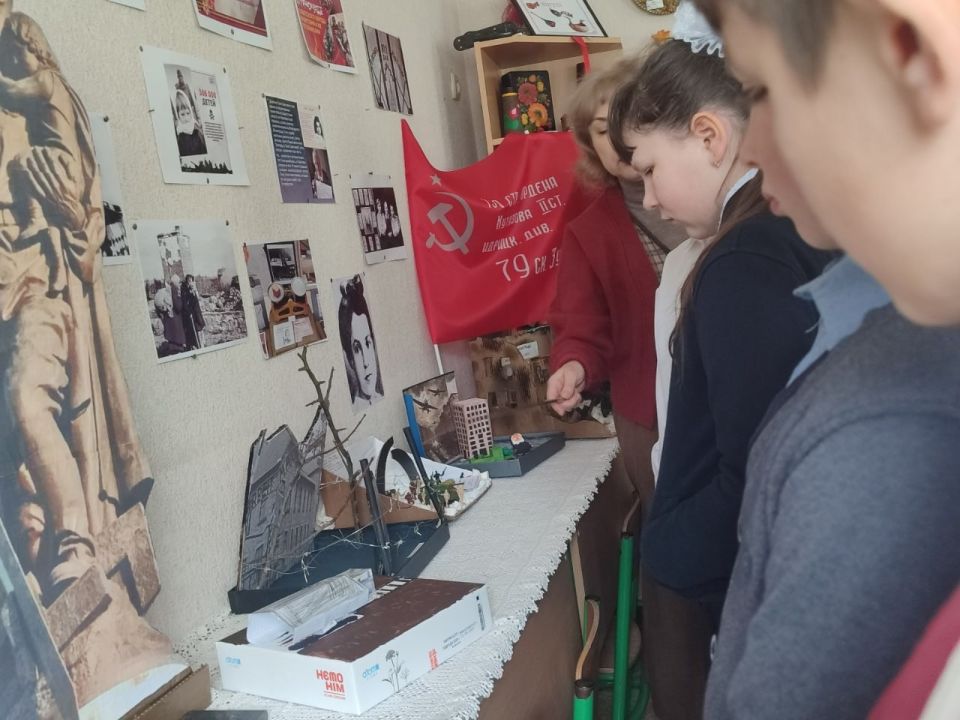 Учащиеся младших классов Ждановки узнали об истории начальной школы Учащиеся младших классов Ждановки узнали об истории начальной школы