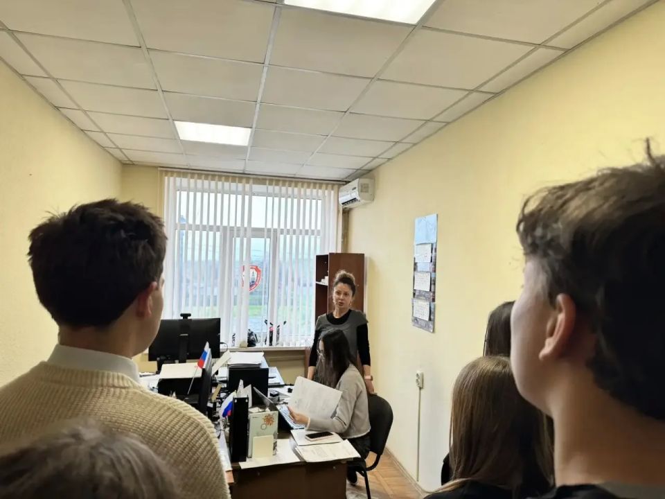 Знакомство с управлением: школьники Мангуша посетили Администрацию Знакомство с управлением: школьники Мангуша посетили Администрацию