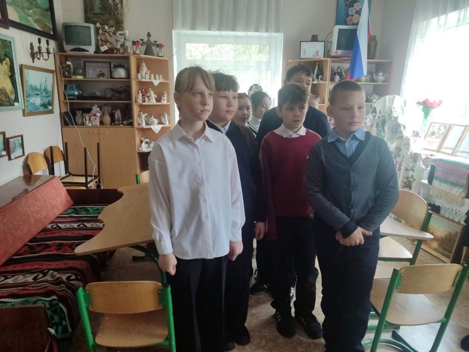 Учащиеся младших классов Ждановки узнали об истории начальной школы Учащиеся младших классов Ждановки узнали об истории начальной школы