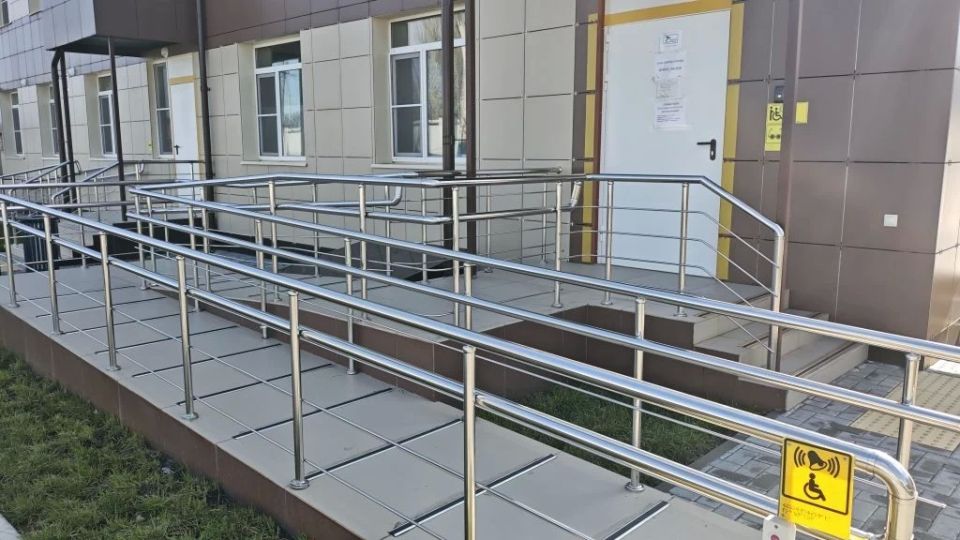 Доступность безбарьерной среды для маломобильных групп населения здания санстанции г. Волноваха Доступность безбарьерной среды для маломобильных групп населения здания санстанции г. Волноваха