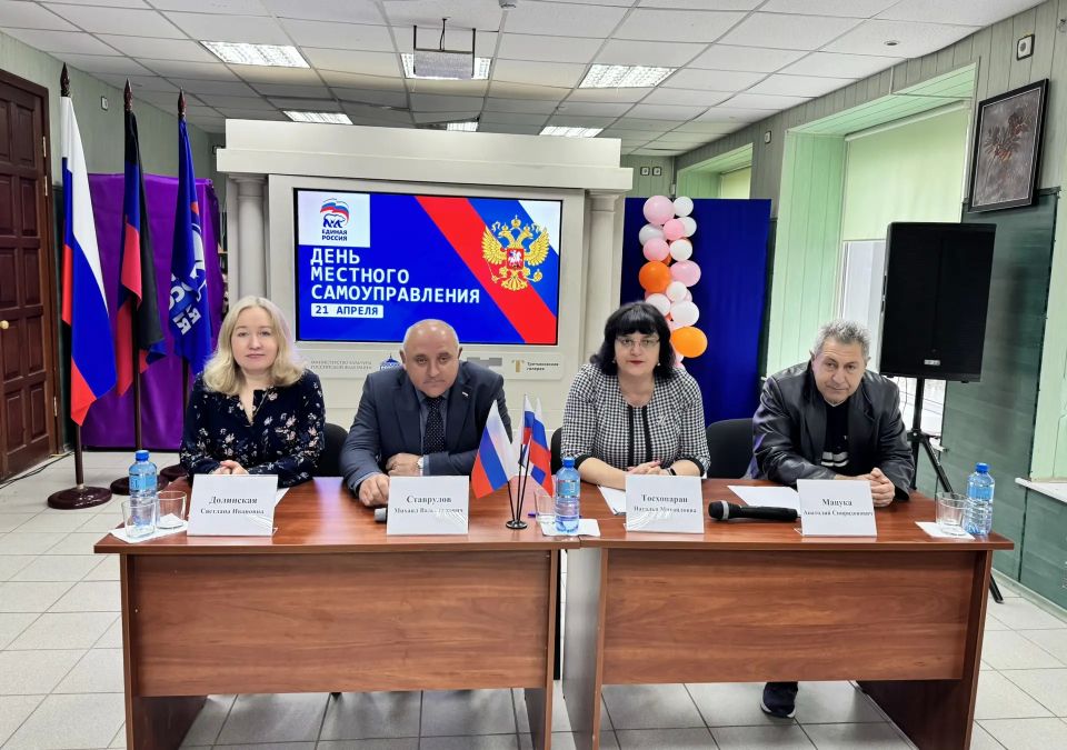Школьники встретились с депутатами в День местного самоуправления Школьники встретились с депутатами в День местного самоуправления