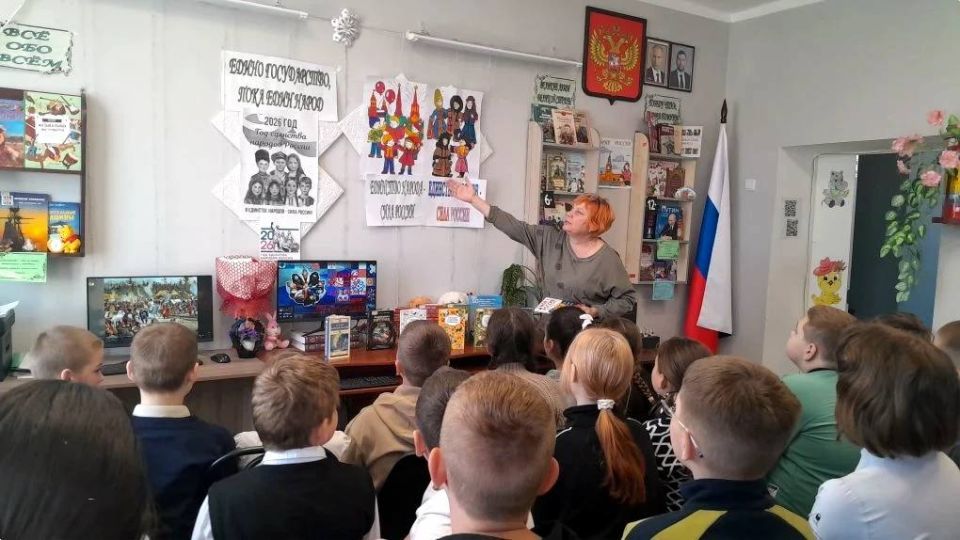 По партпроекту Единой России "Историческая память" в учреждениях культуры Снежного партийцы провели патриотические и просветительские мероприятия По партпроекту Единой России "Историческая память" в учреждениях культуры Снежного партийцы провели патриотические и просветительские мероприятия