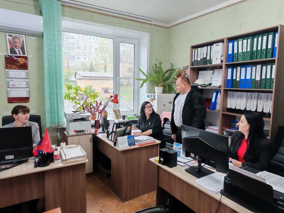 Встреча с трудовым коллективом Встреча с трудовым коллективом