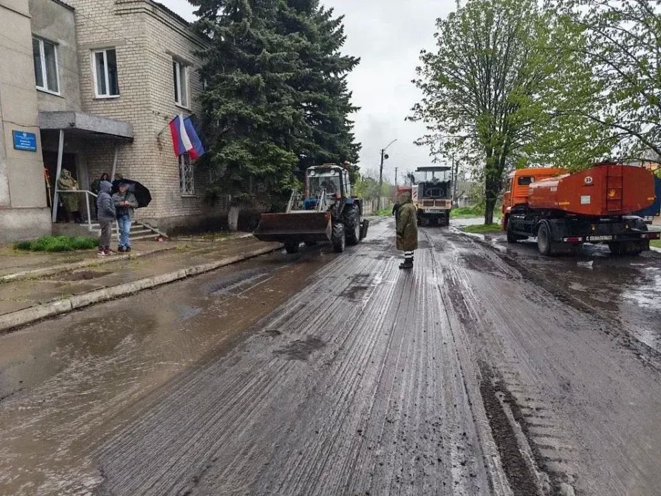 Денис Зубов: Подрядчики с помощью нижегородской техники проводят фрезерование старого слоя асфальта Денис Зубов: Подрядчики с помощью нижегородской техники проводят фрезерование старого слоя асфальта