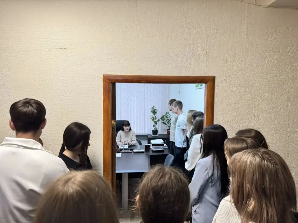 Знакомство с управлением: школьники Мангуша посетили Администрацию Знакомство с управлением: школьники Мангуша посетили Администрацию