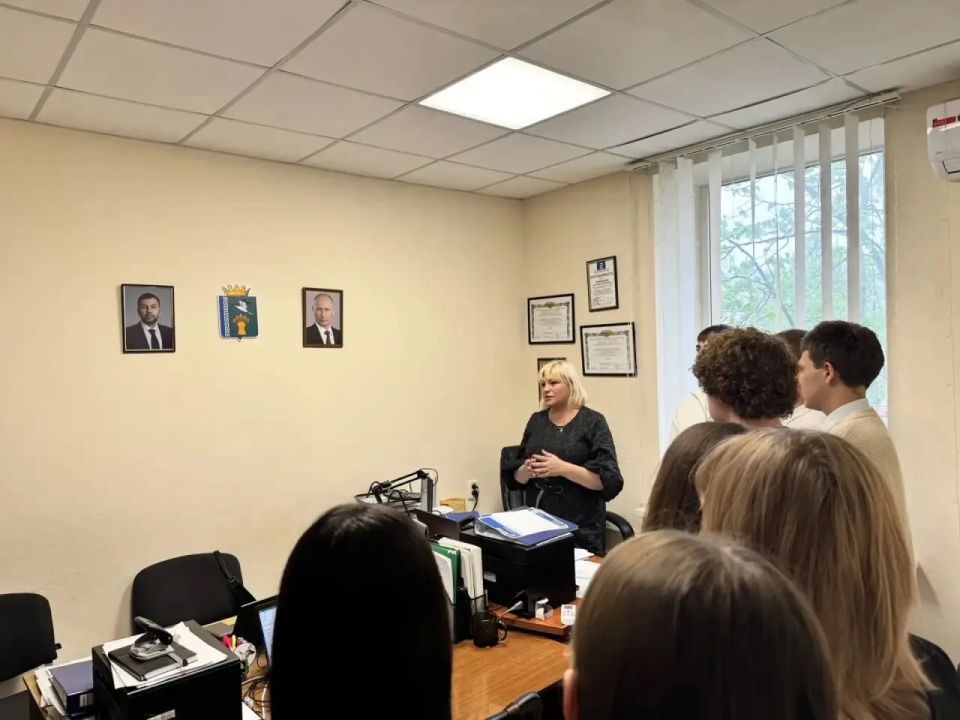 Знакомство с управлением: школьники Мангуша посетили Администрацию Знакомство с управлением: школьники Мангуша посетили Администрацию