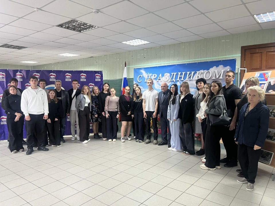 Школьники встретились с депутатами в День местного самоуправления Школьники встретились с депутатами в День местного самоуправления
