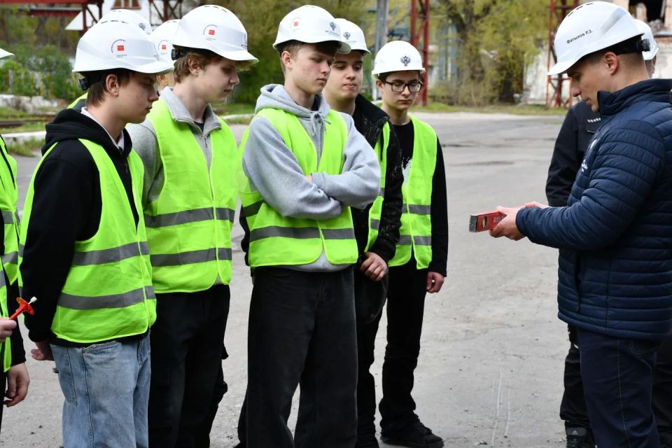 Согласно плану профориентационных мероприятий по введению в специальность "Строительство и эксплуатация зданий и сооружений", в рамках программ ФП "Профессионалитет" национального проекта "Молодёжь и дети", заместитель... Согласно плану профориентационных мероприятий по введению в специальность "Строительство и эксплуатация зданий и сооружений", в рамках программ ФП "Профессионалитет" национального проекта "Молодёжь и дети", заместитель...