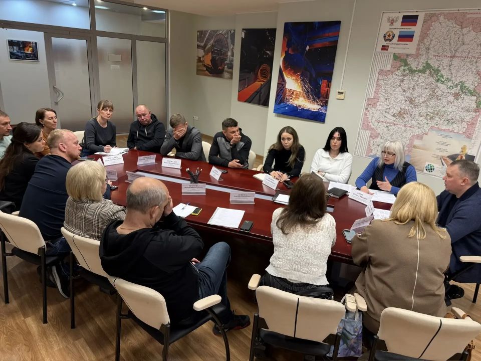 Сегодня в Минпромторг ДНР прошло совещание с производителями питьевой воды в розлив Сегодня в Минпромторг ДНР прошло совещание с производителями питьевой воды в розлив